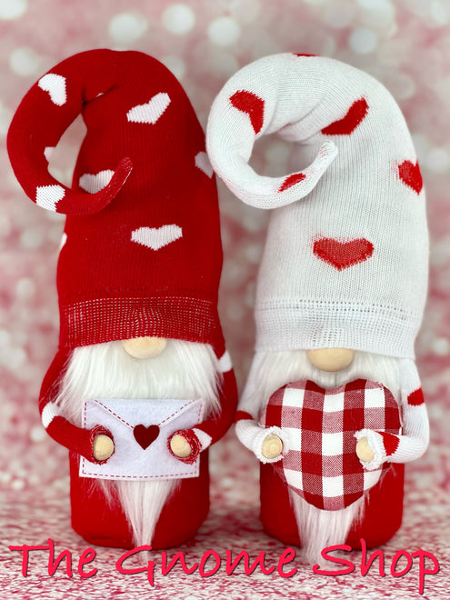 Valentine&#39;s Day Gnomes